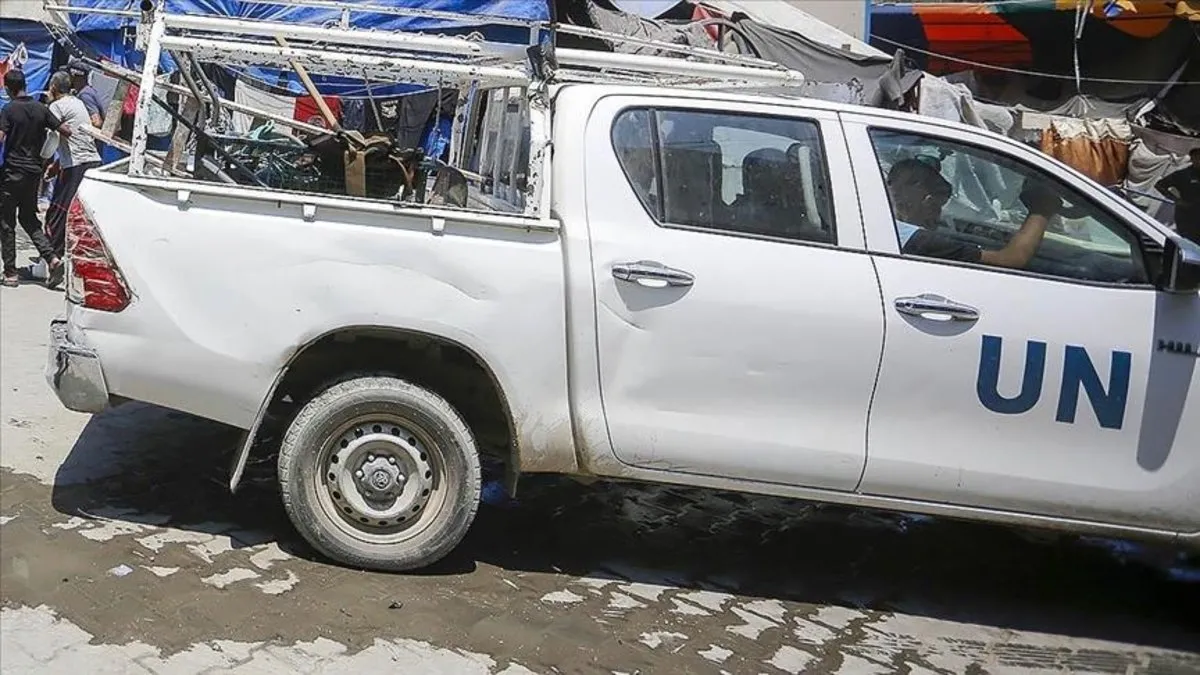 İsrail, Gazze’de BM yardım aracını vurdu
