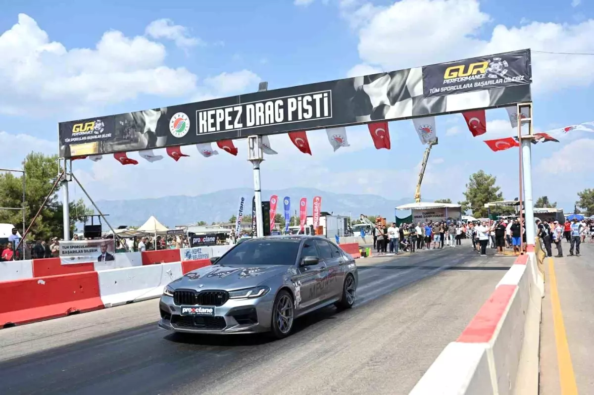Antalya’da Oto Drag Yarışları Heyecanı