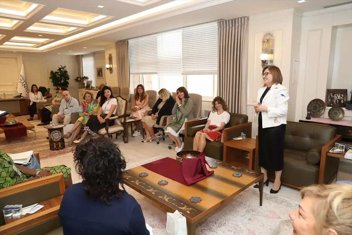 DMEDD Üyeleri Fatma Şahin’i Ziyaret Etti