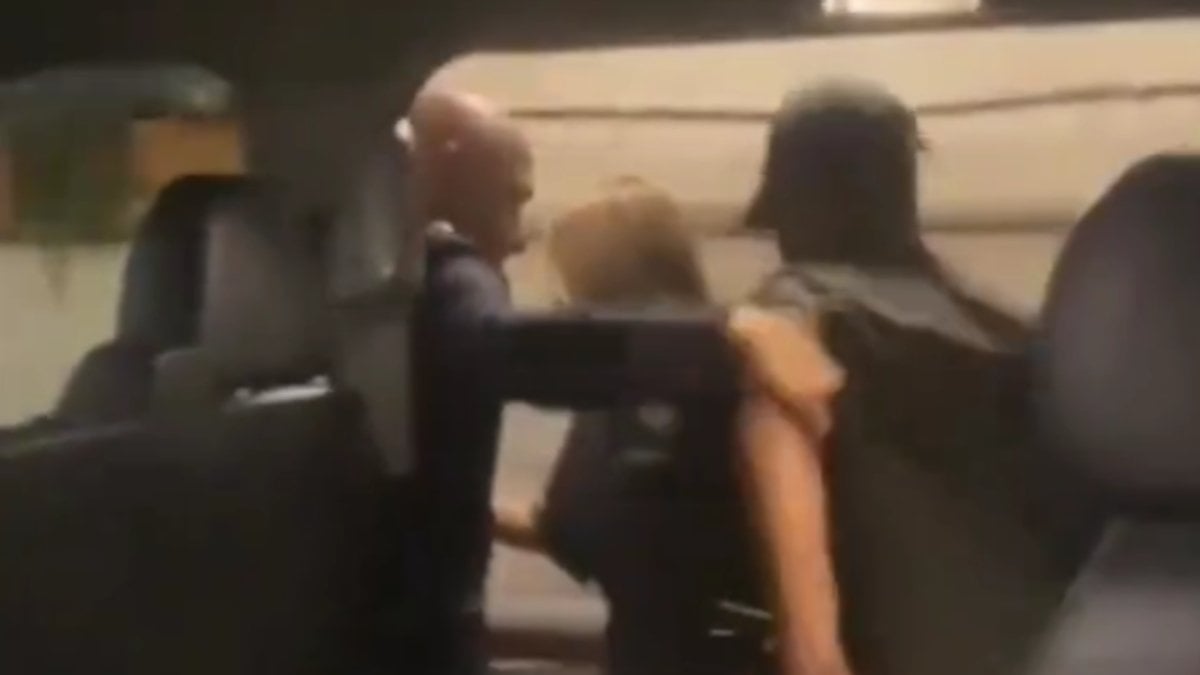 Napoli’nin yıldızı David Neres, arabasında soyuldu