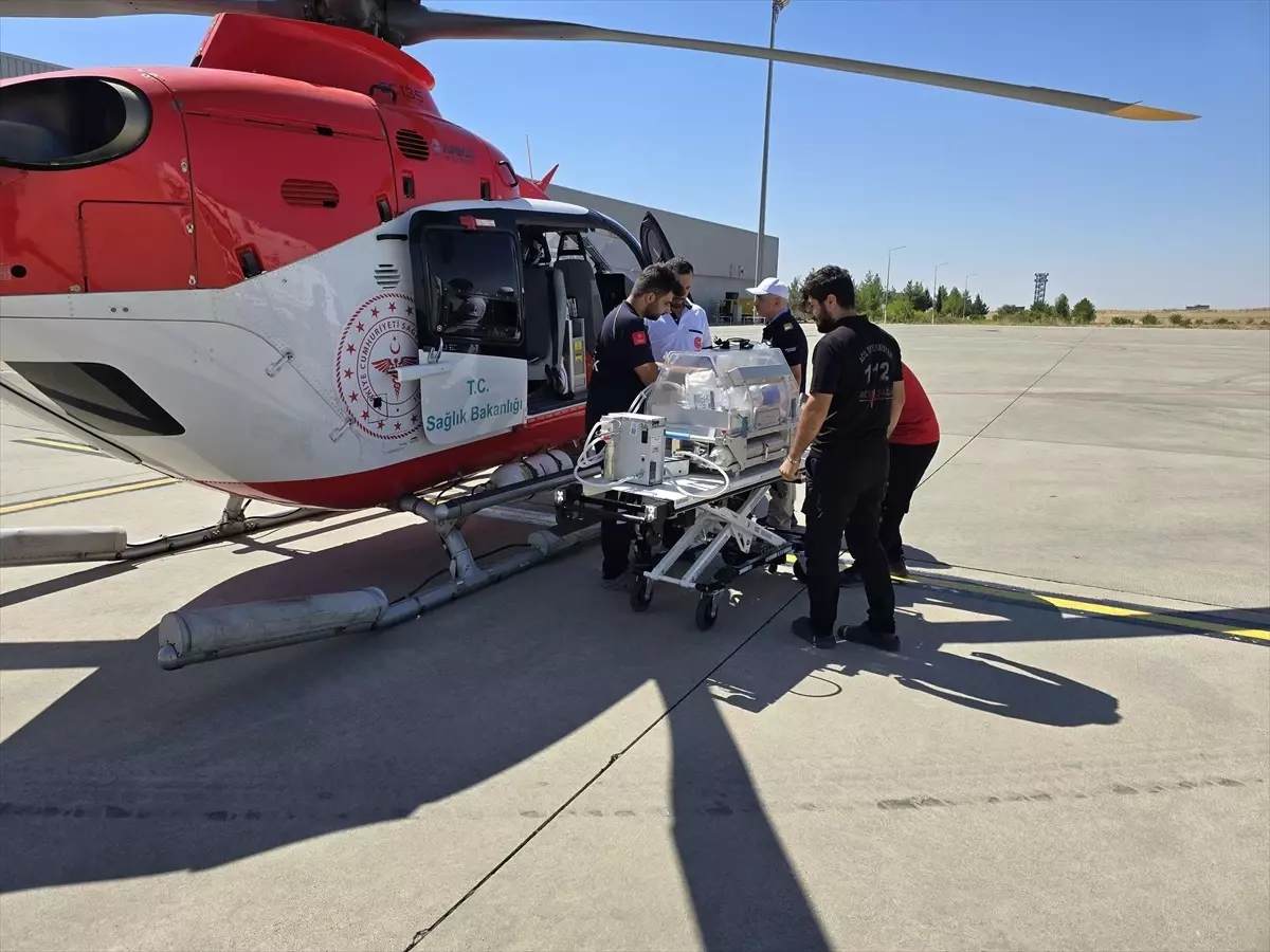 Şanlıurfa’da dünyaya gelen 3 günlük bebek ambulans helikopterle Konya’ya sevk edildi
