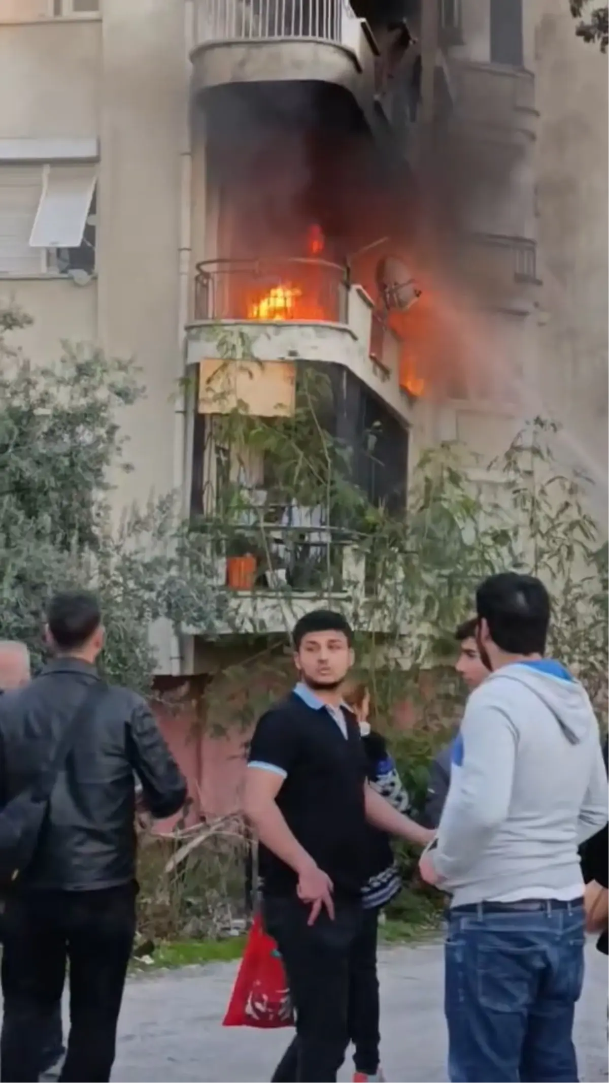 Antalya’da Madde Bağımlısı Oğul Yangın Çıkardı, Anne İsyan Etti