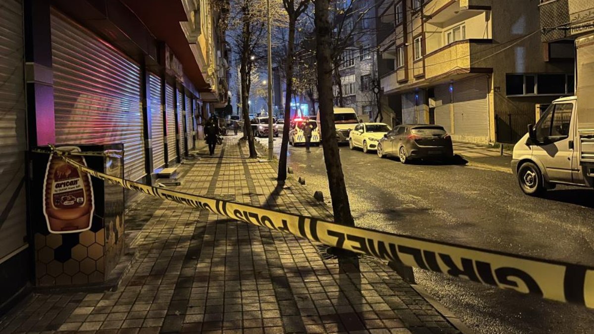 Bağcılar’da silahlı saldırı! 2 kişi yaralandı