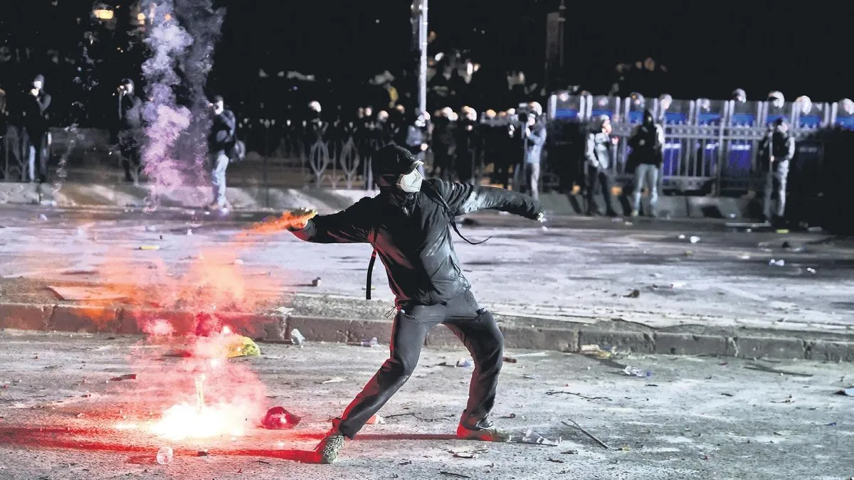 Demokrasi değil vandallar sahnede