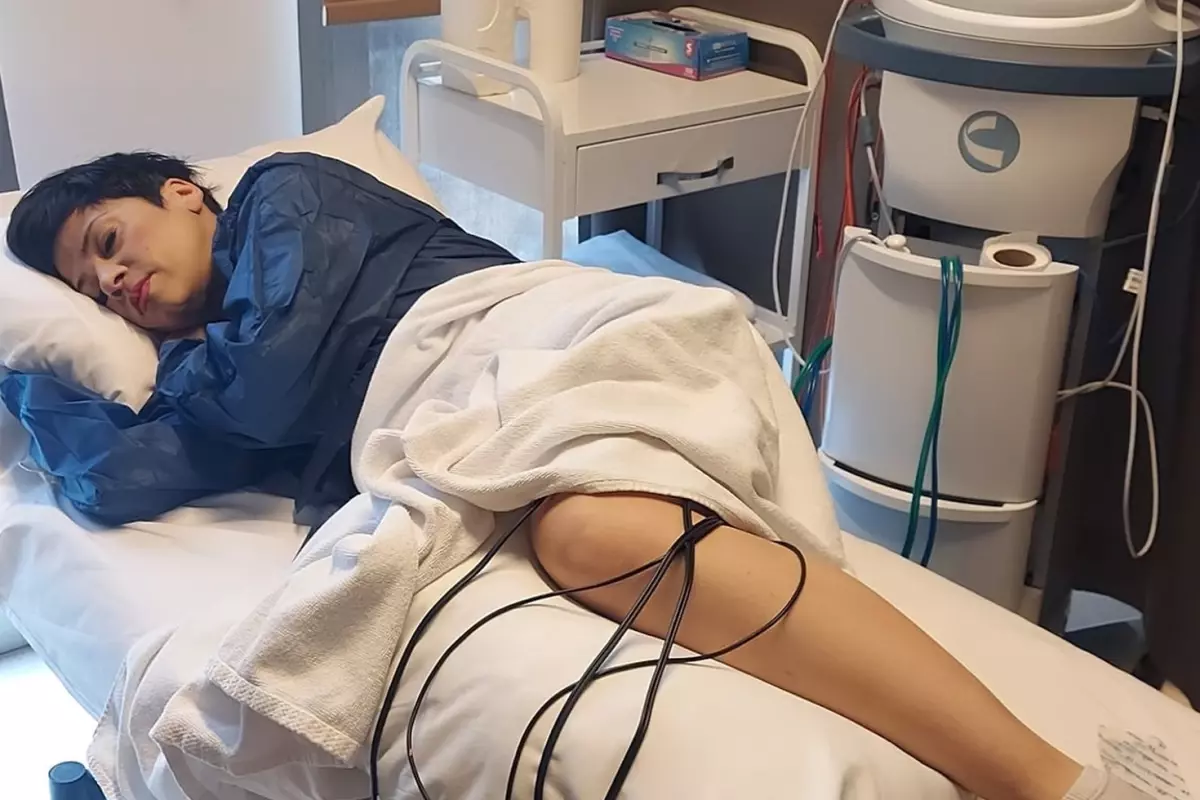 Ünlü şarkıcı hastaneye kaldırıldı! ”Çökmüş durumdayım”