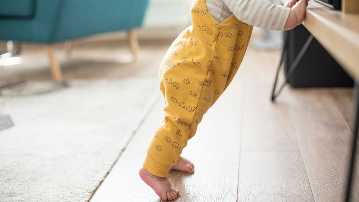 Bebeklerin ne zaman yürüdüğü genler ve çevresel etkenlerle şekilleniyor: Araştırma