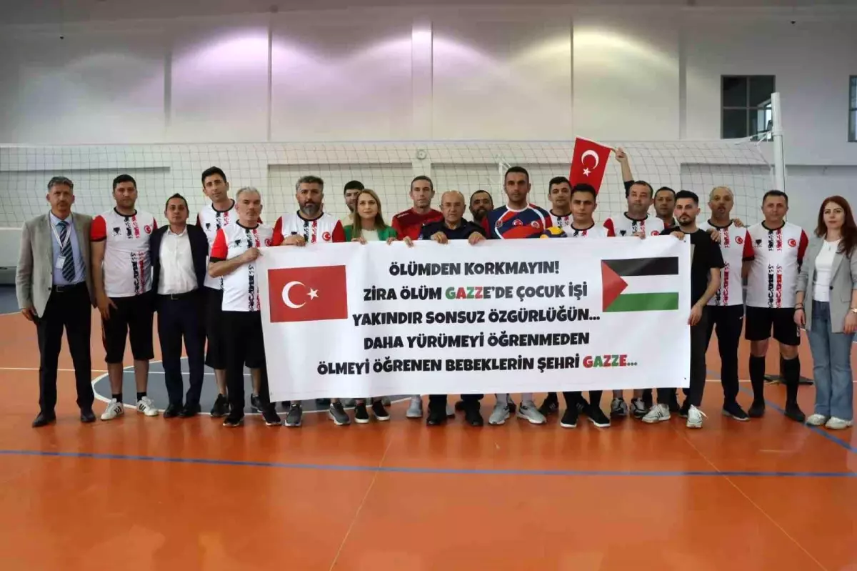 Kayseri’de Voleybol Turnuvasında Filistinli Çocuklara Destek